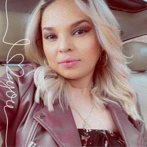 Meet your Posher, Dania